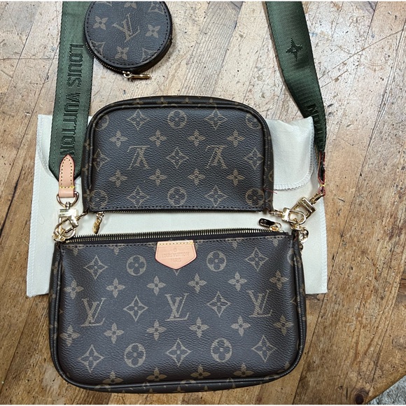 Designer look -Stylish Crossbody Handbag. New condition. Perfect for a LV look. - Picture 6 of 7